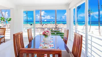 Deluxe Apartment, Balcony, Ocean View | Living area | Flat-screen TV, fireplace