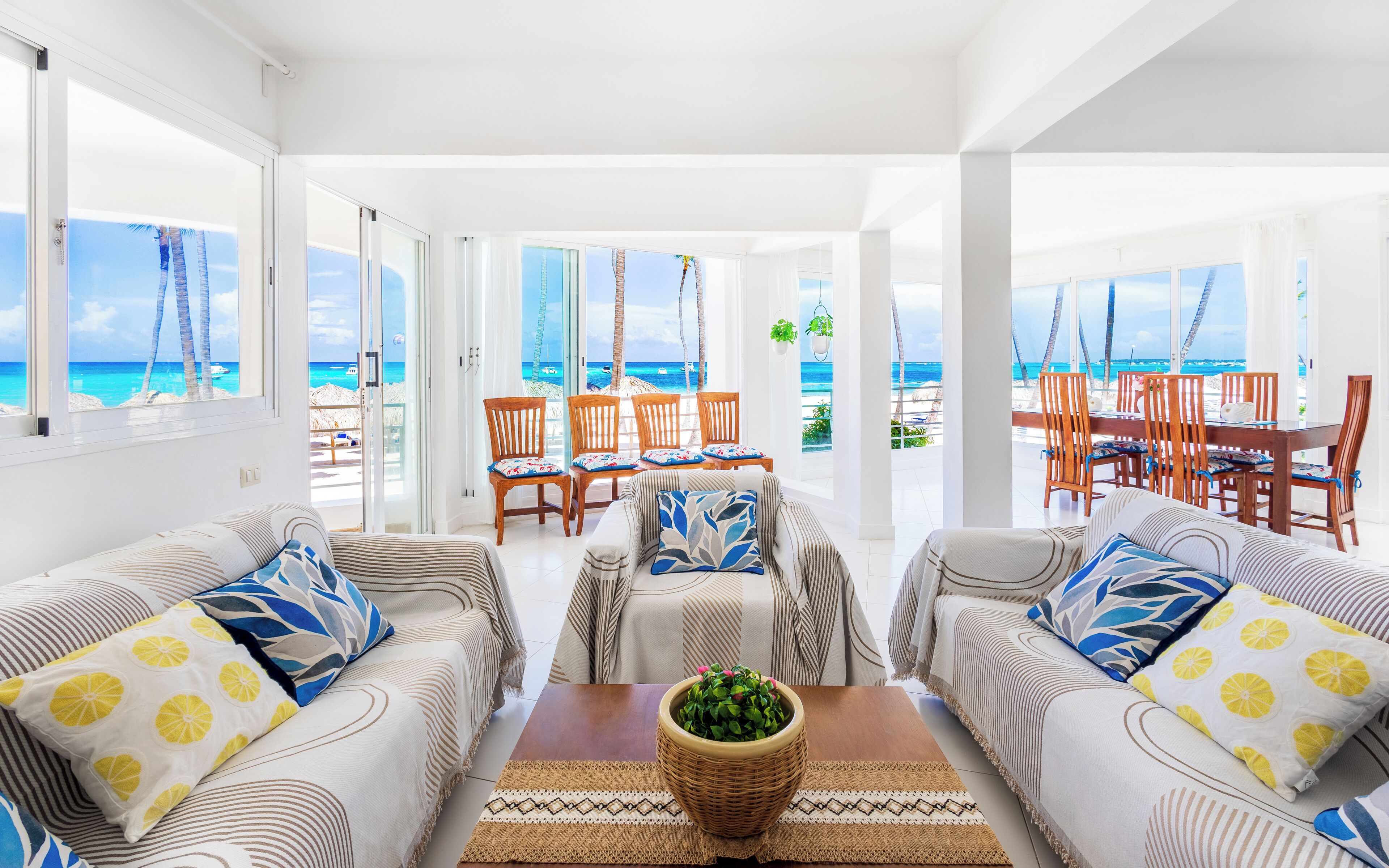 Deluxe Apartment, Balcony, Ocean View | Living area | Flat-screen TV, fireplace