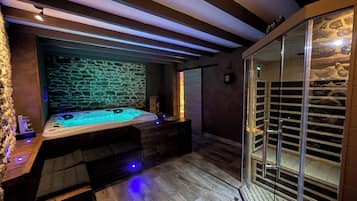 Luxury Duplex, 1 King Bed, Hot Tub