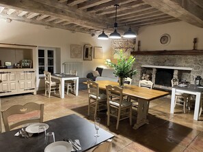 Daily continental breakfast (EUR 13 per person) - Suites du Domaine de Vandenesse & Spa (Vandenesse-en-Auxois)