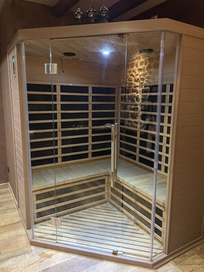Dúplex de lujo, 1 cama King size, hidromasaje | Insonorización, tabla de planchar con plancha, cunas y wifi gratis 
