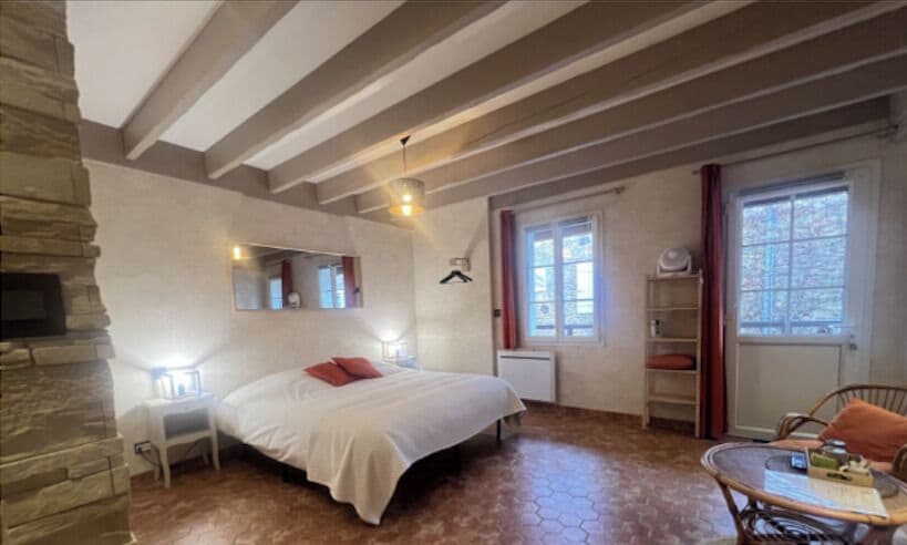 Dobbeltrom (Osiris) | Lydisolert, strykejern/-brett, barnesenger og wi-fi (inkludert)