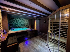 Sauna dan hot tub