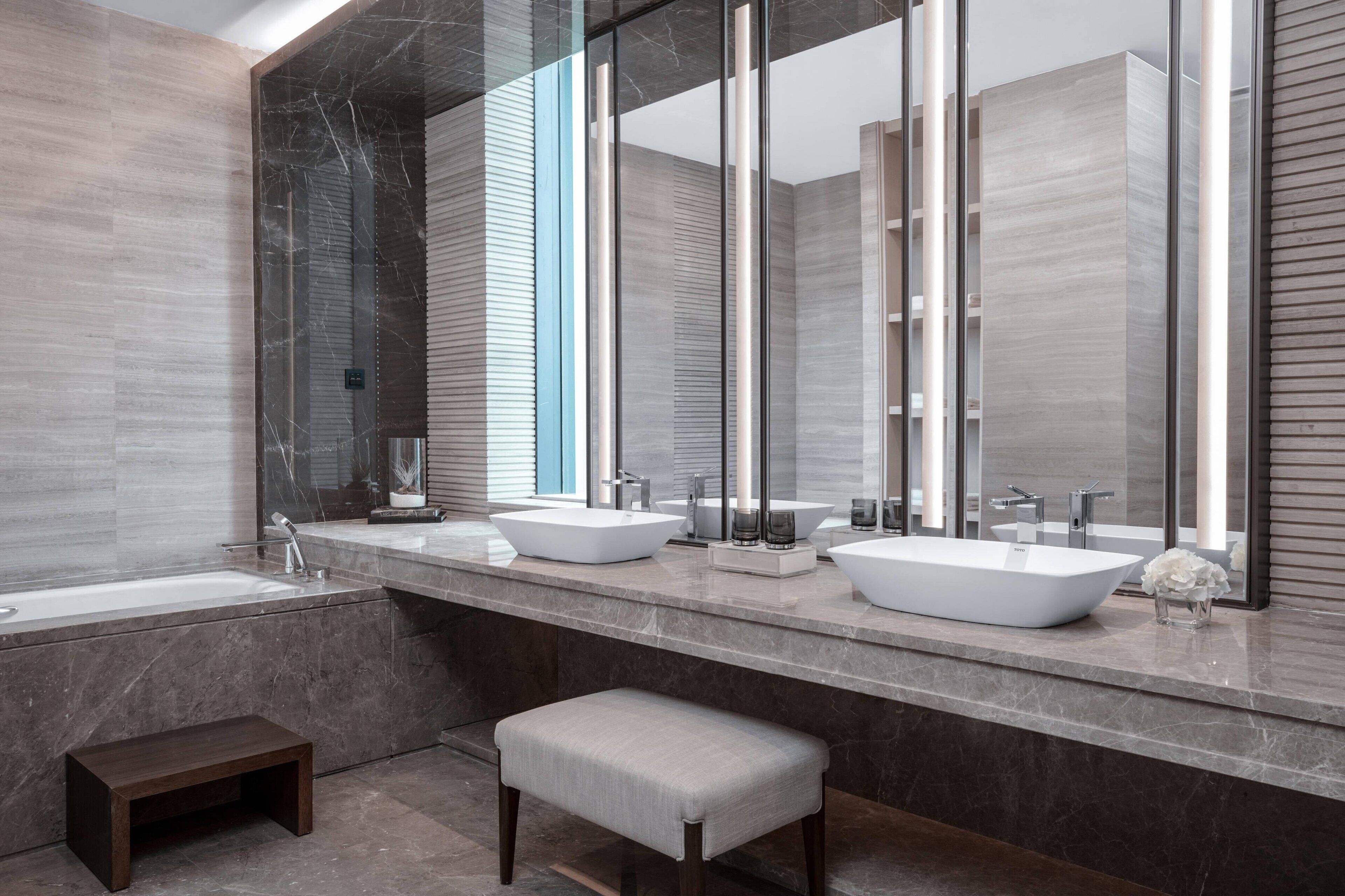 executive suite, 1 king bed | bathroom | shower, hydromassage showerhead, free toiletries, hair dryer