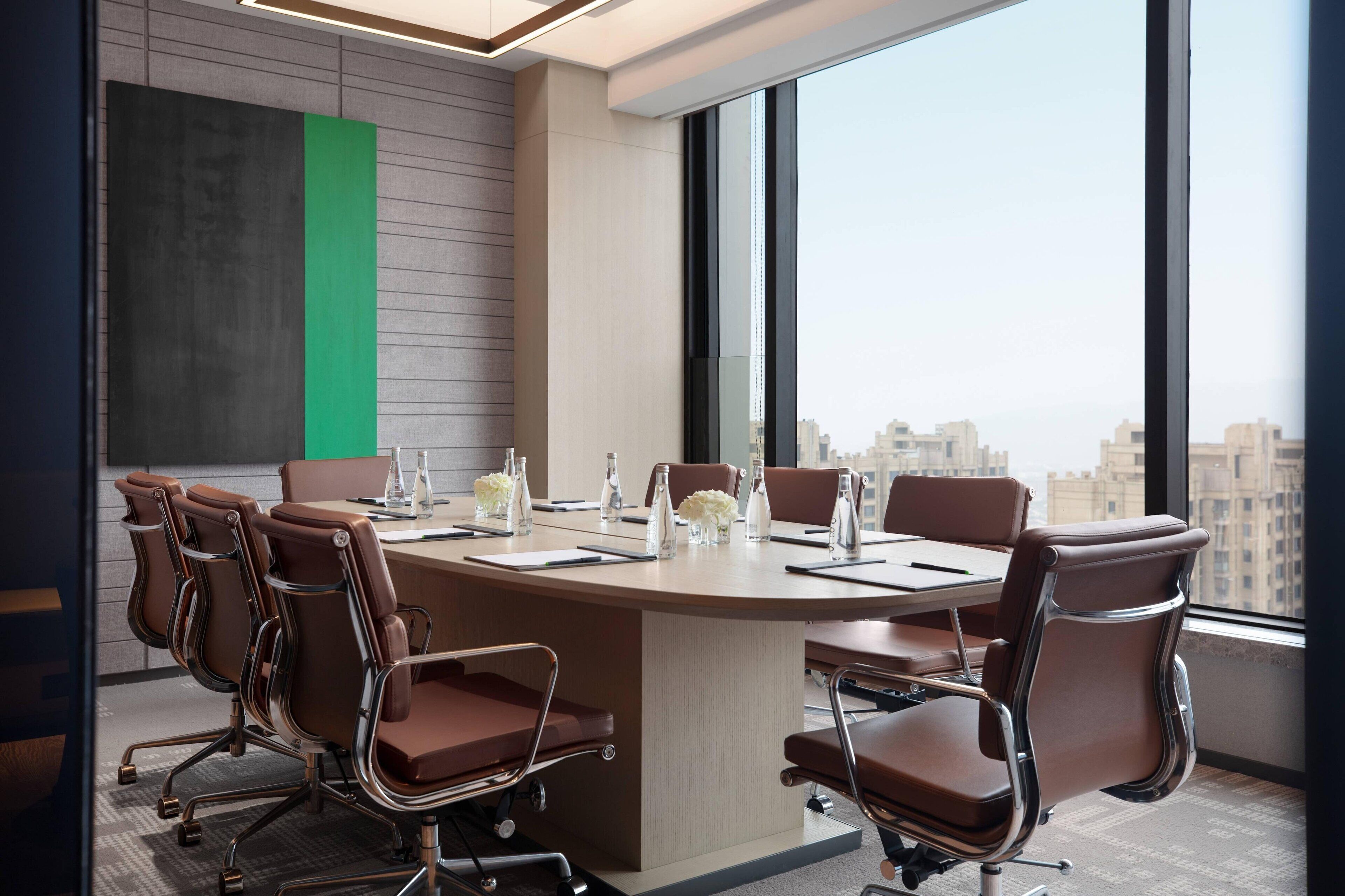 garden views, serves breakfast, dinner and brunch