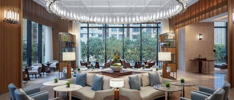 Uitzicht op de tuin, serveert ontbijt, diner en brunch