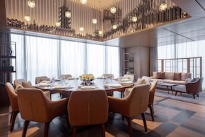 Breakfast, lunch, dinner served; Chinese cuisine