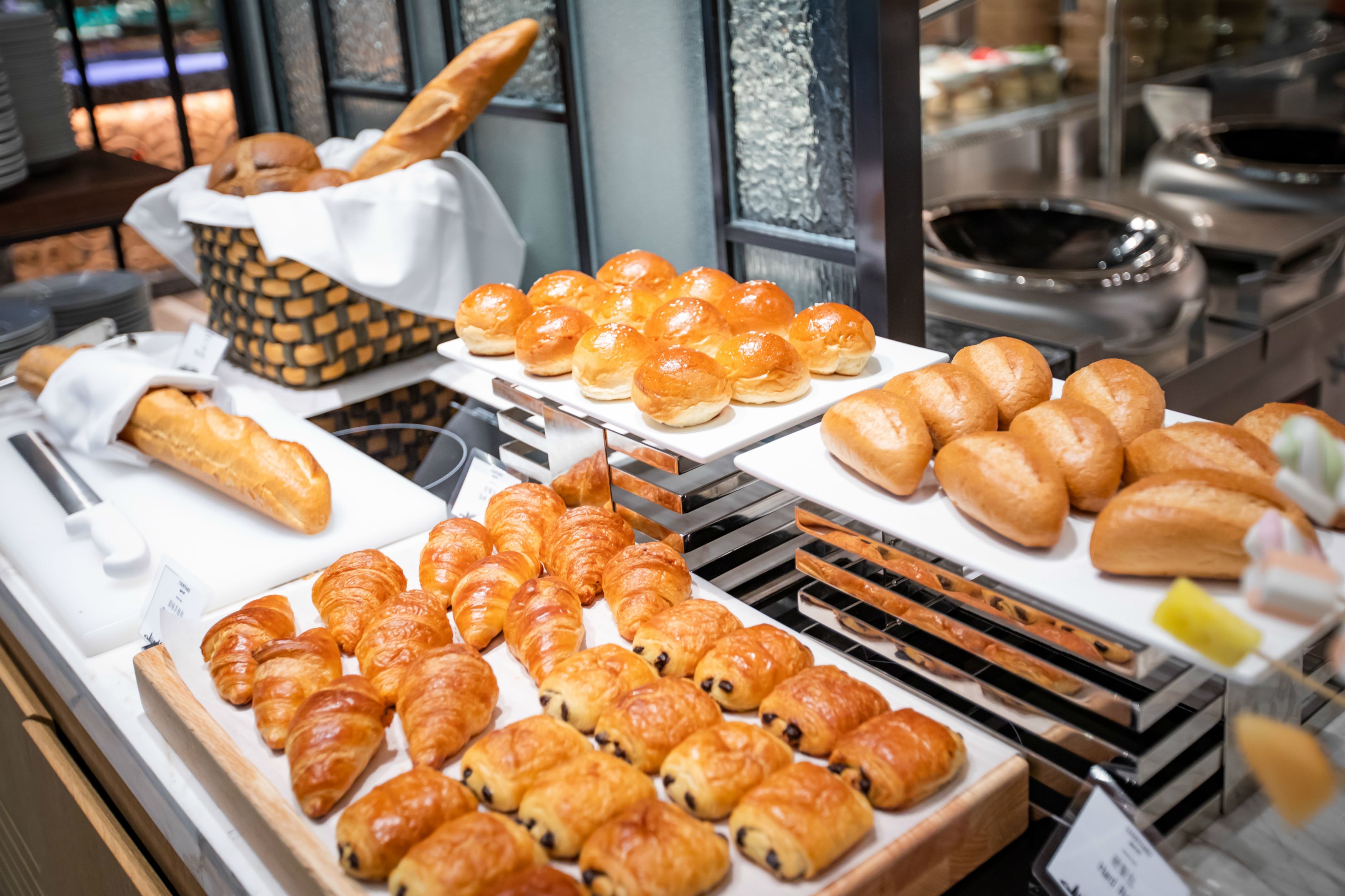 Daily buffet breakfast for a fee