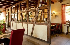 Spécialités Cuisine locale et internationale