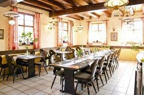 Tägliches Frühstücksbuffet gegen Gebühr