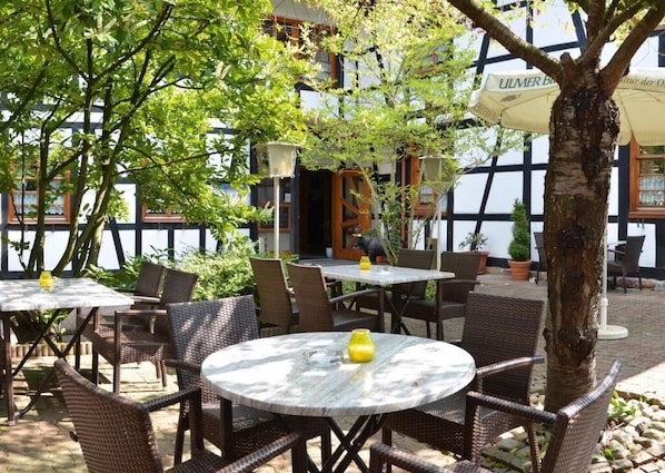 Spécialités Cuisine locale et internationale