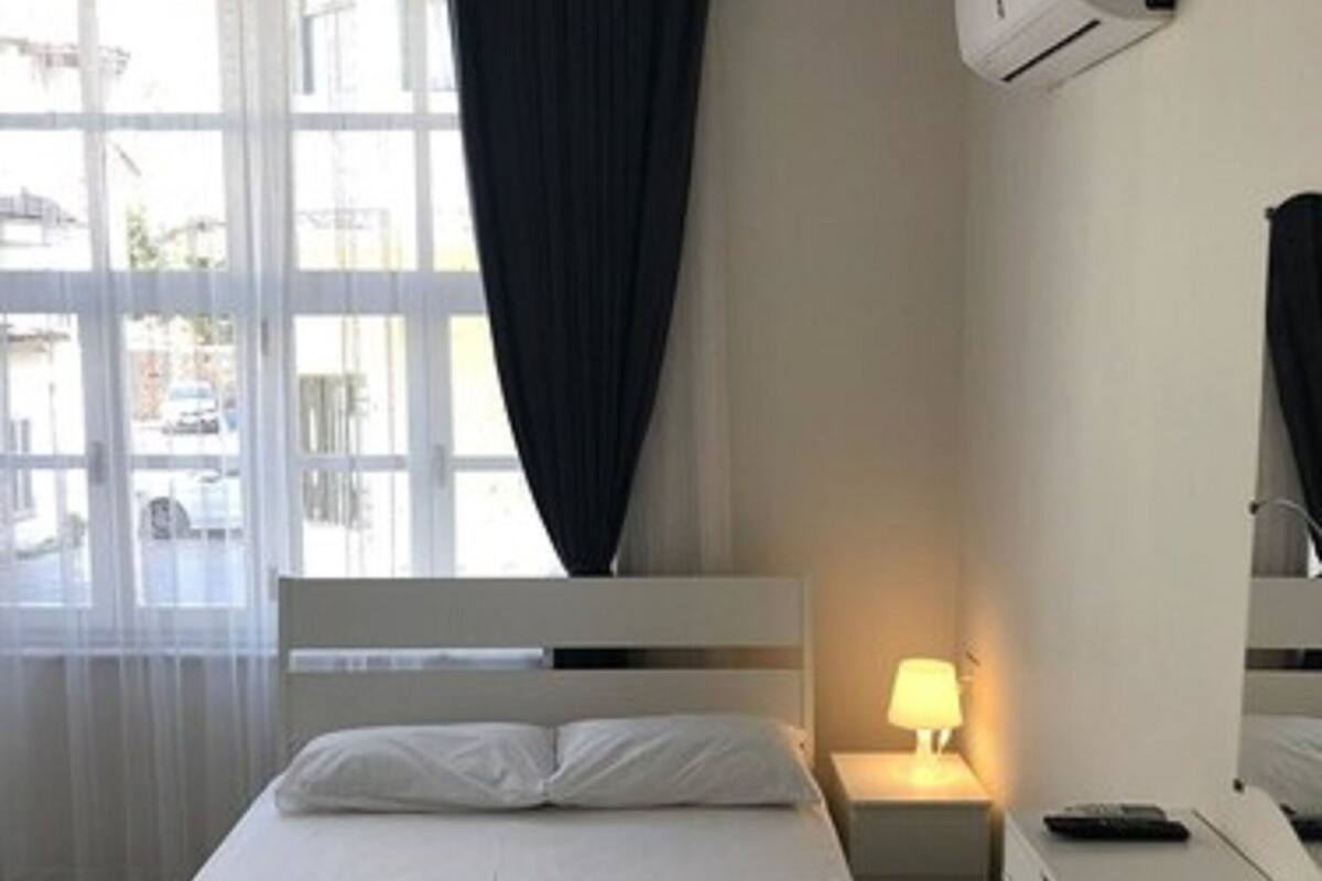 En 80-centimeters LED-TV med Parabol-TV samt TV