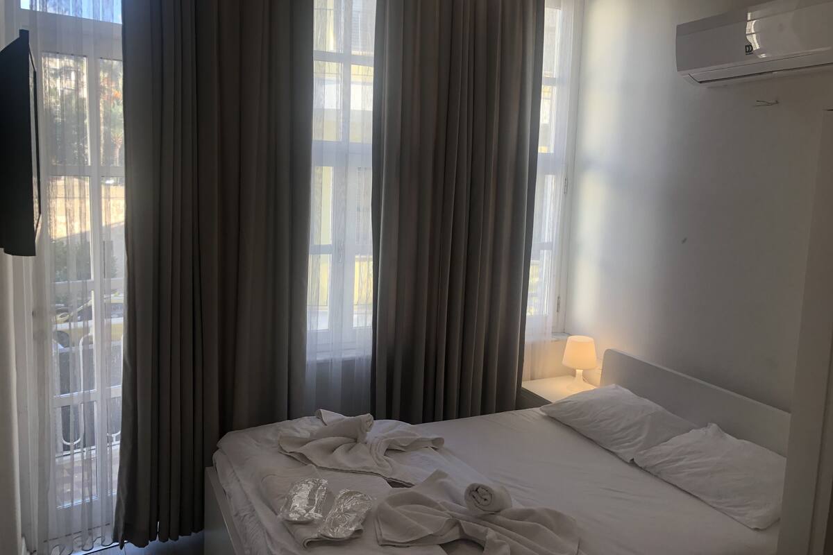 Økonomi-dobbeltrom | 1 soverom, sengetøy av topp kvalitet, minibar og blendingsgardiner