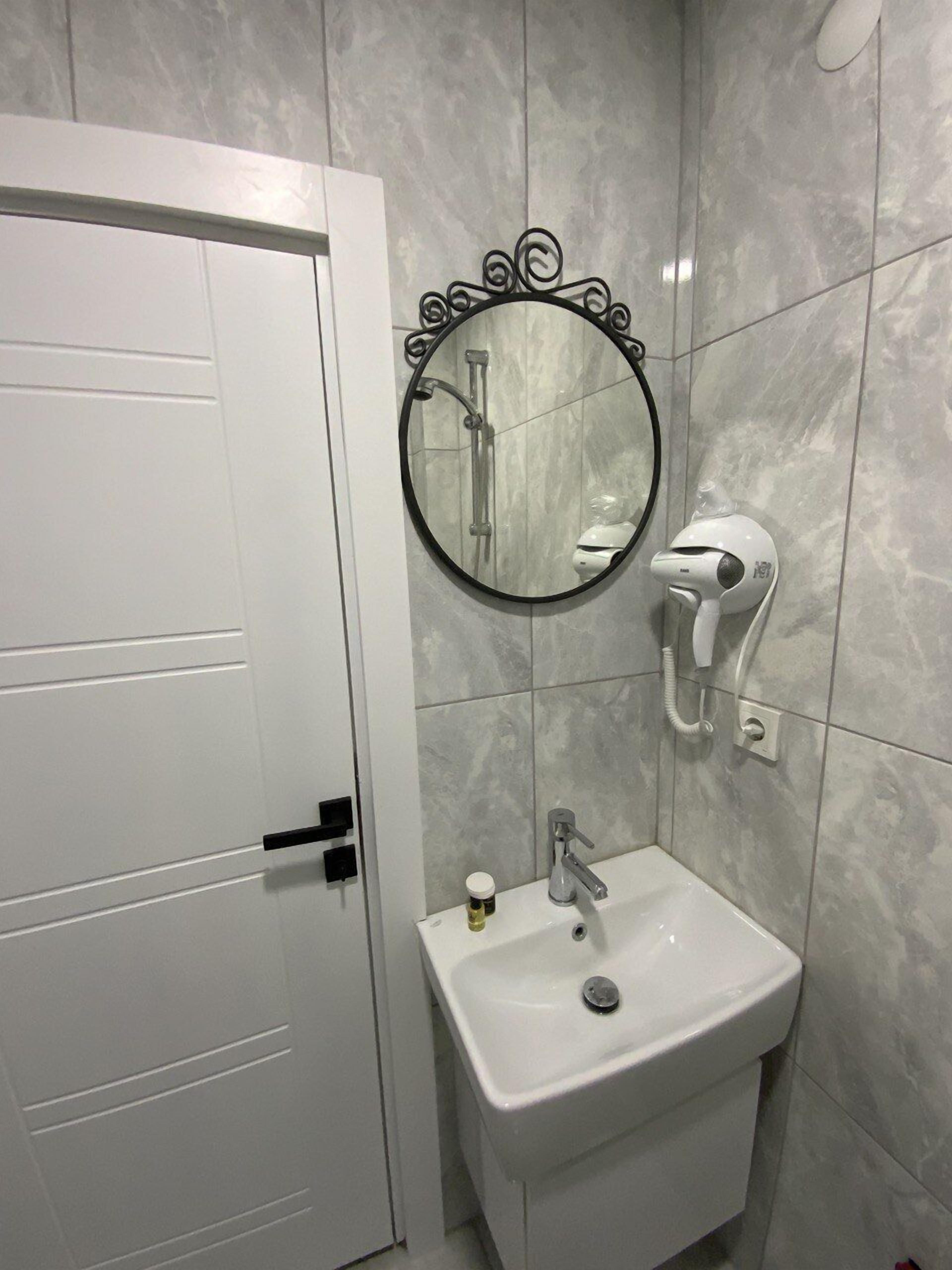 family room | bathroom | free toiletries, hair dryer, slippers, towels