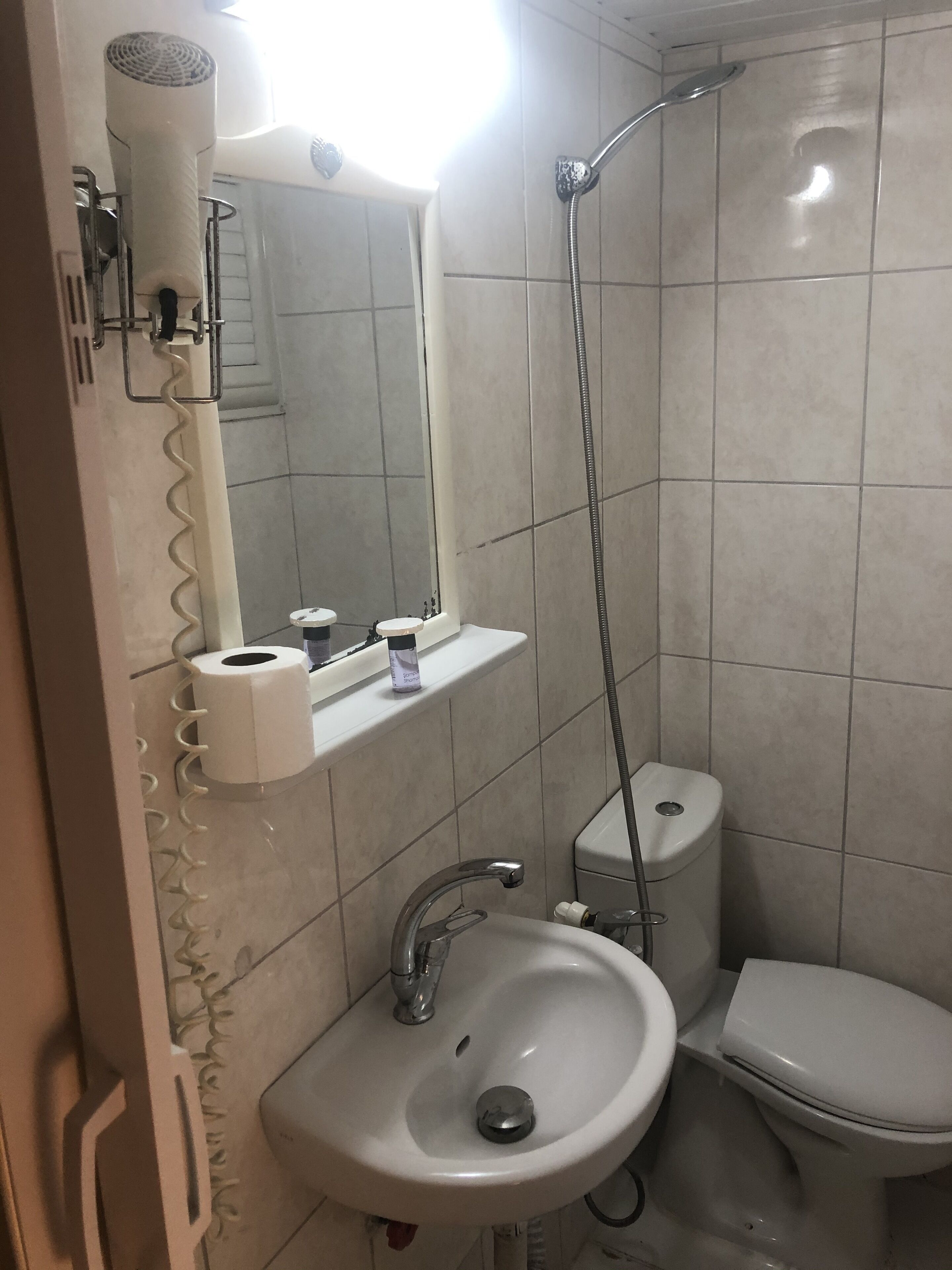 economy single room | 1 bedroom, premium bedding, minibar, blackout curtains