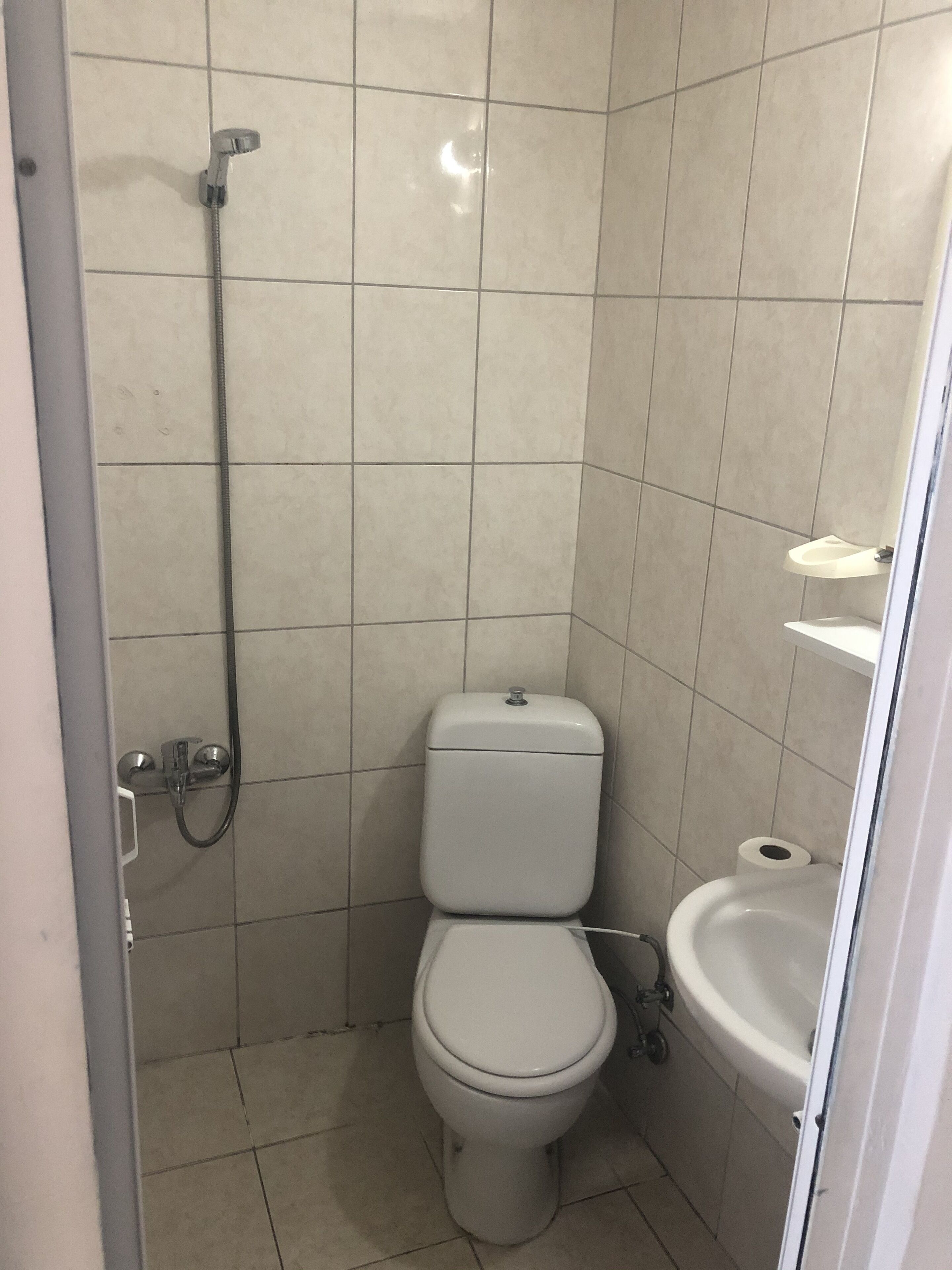 economy double room | bathroom | free toiletries, hair dryer, slippers, towels