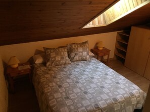 Dúplex (709 Nevada 2) | Caja de seguridad en la habitación, escritorio y cortinas blackout 