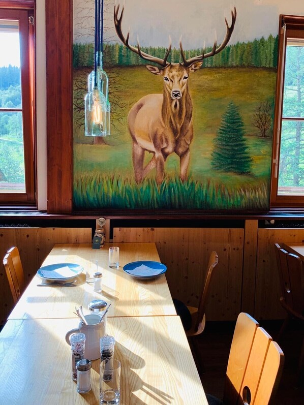 Petit déjeuner buffet (10 EUR par personne)