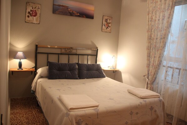 Hus - flera sängar - icke-rökare | 4 sovrum, sängtillbehör av högsta kvalitet och duntäcken