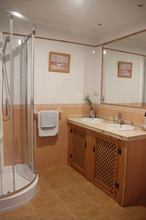 House, Multiple Beds, Non Smoking | Bathroom sink - Casa Pinos (Siles)