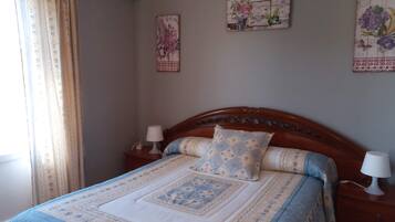 4 bedrooms, premium bedding, down duvets, memory-foam beds