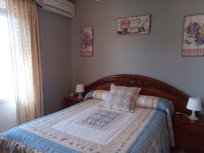 4 bedrooms, premium bedding, down comforters, memory foam beds - Casa Pinos (Siles)