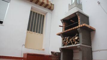 House, Multiple Beds, Non Smoking | Living area | TV