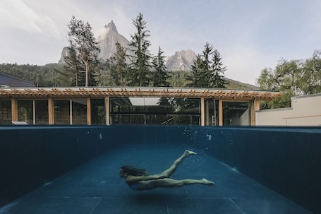 Outdoor pool, open 7:00 PM to 8:00 PM, pool umbrellas, sun loungers. Sensoria Dolomites
