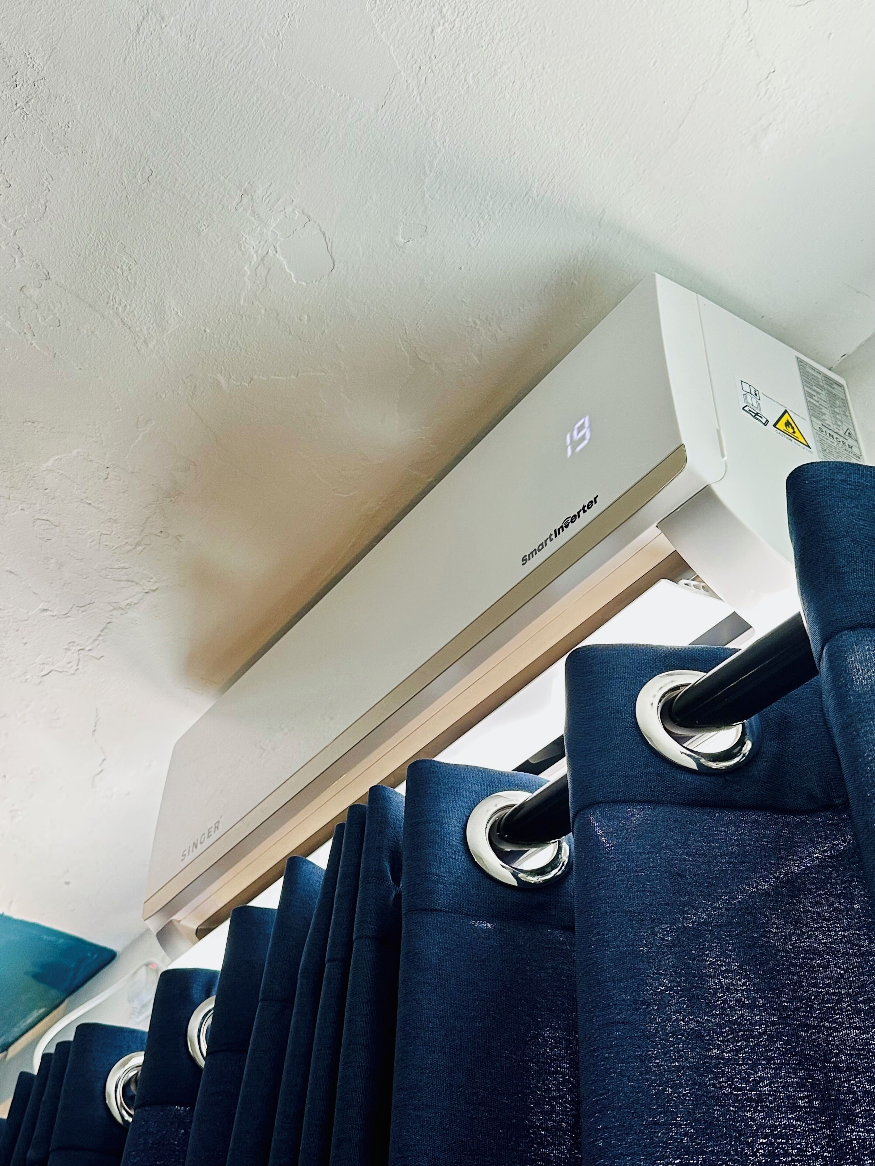 A ceiling-mounted air conditioner with the brand name 'SmartInsider' and a temperature setting of 19 degrees.