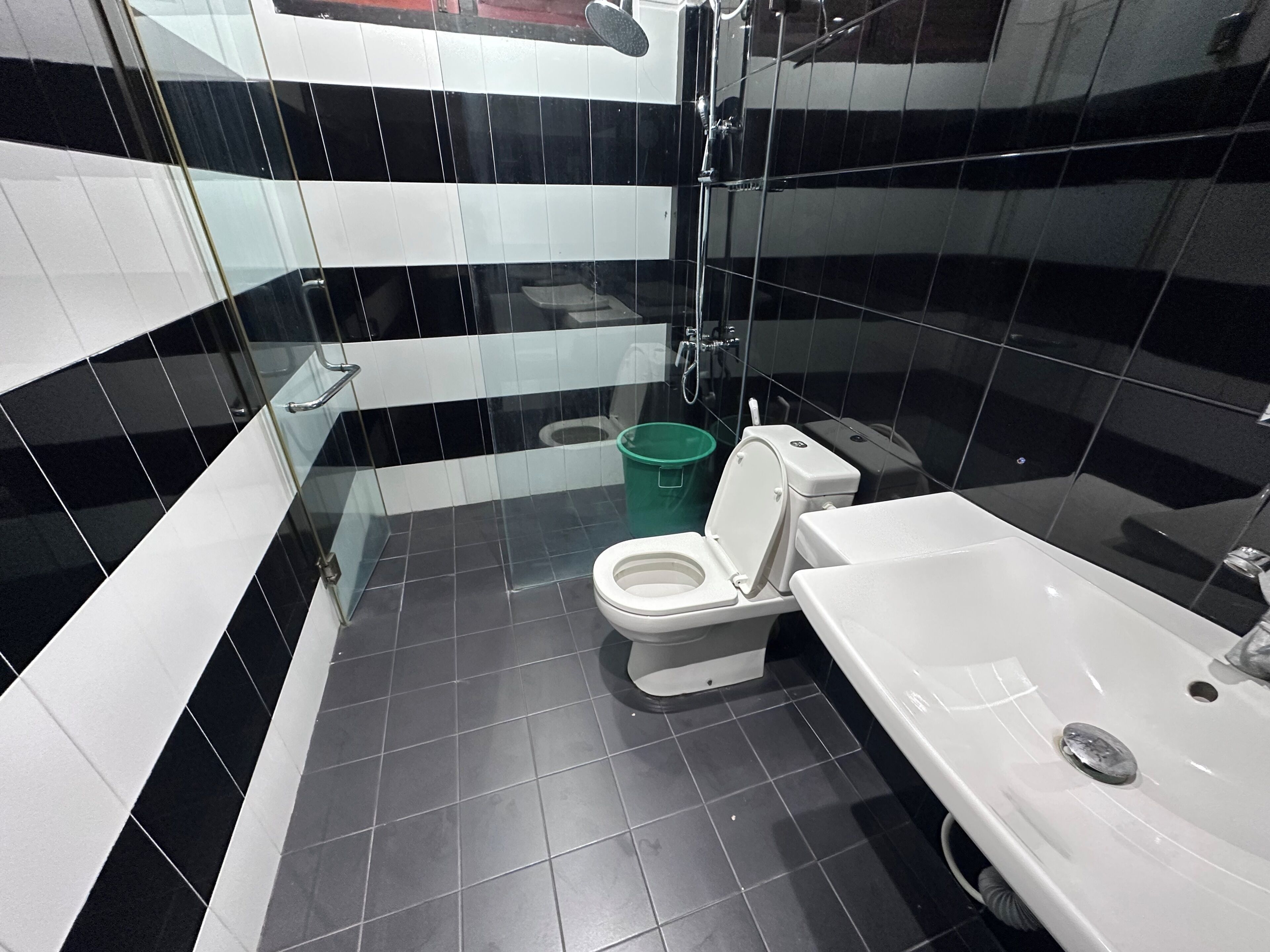 A modern bathroom with a toilet, bidet, and bathtub.