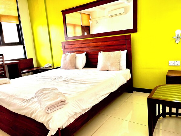 Deluxe Double Room | Individually decorated, desk, blackout drapes, iron/ironing board