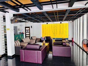 Lobby sitting area - Subhas Hotel (Jaffna)