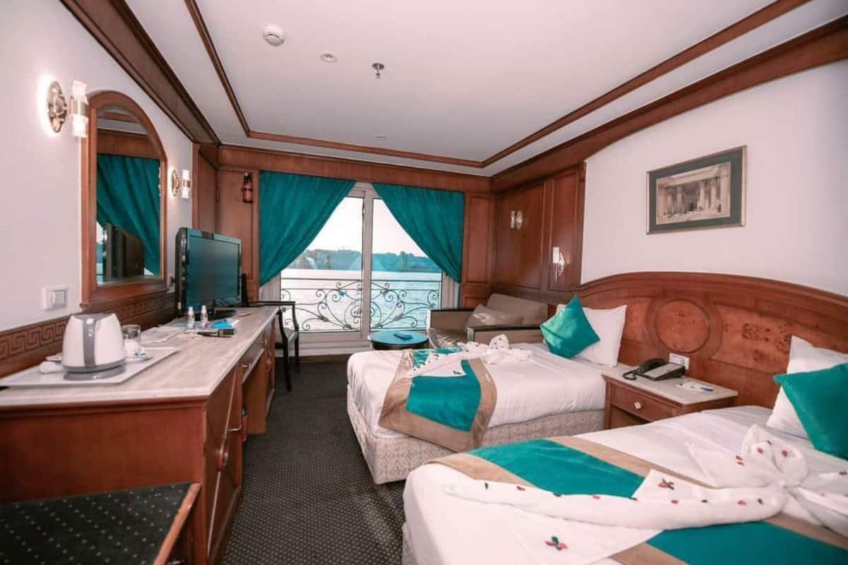 Ropa de cama hipoalergénica, colchones con pillow-top y minibar