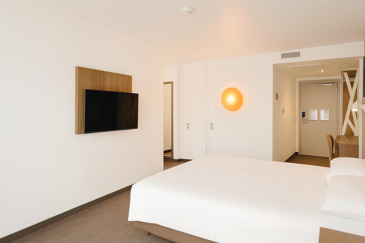 Habitación estándar, varias camas | Escritorio, cortinas opacas, sistema de insonorización