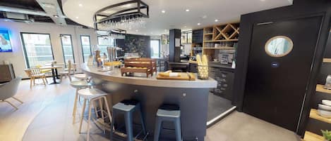 Frukostbuffé varje dag (EUR 15.9 per person)