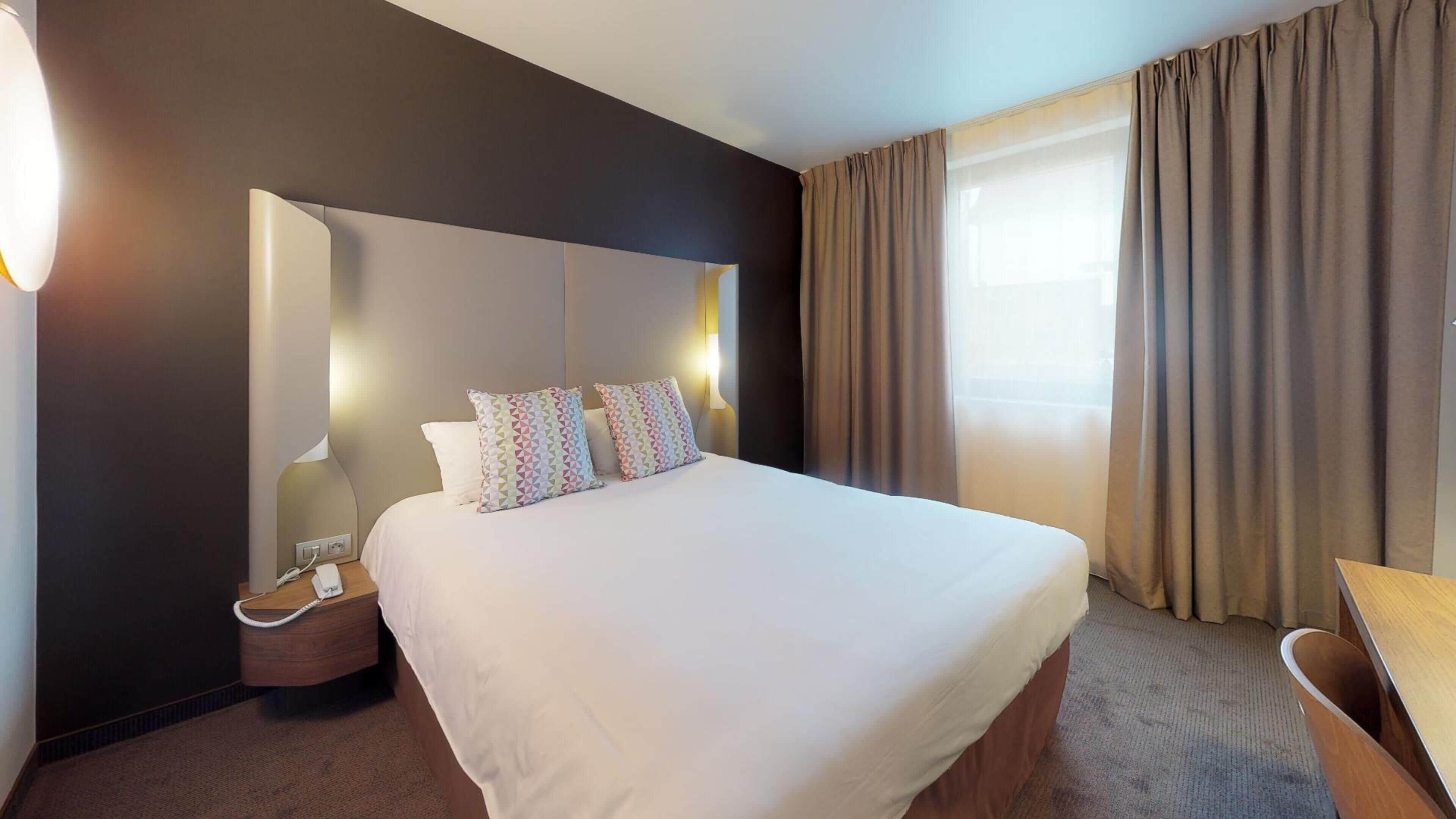 Standard Room, 1 Queen Bed