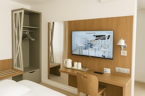 Standaard studio, 1 queensize bed | Individueel gemeubileerd, een bureau, verduisterende gordijnen