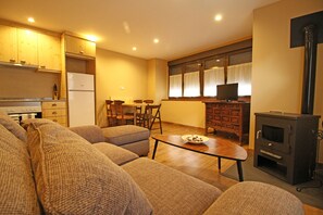 Comfort-huoneisto, 2 makuuhuonetta, terassi | Oleskelualue | Taulutelevisio