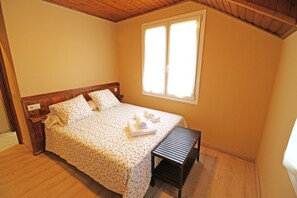 LÀgenhet Comfort - 2 sovrum - terrass | 2 sovrum, mörklÀggningsgardiner, gratis barnsÀngar och gratis wi-fi