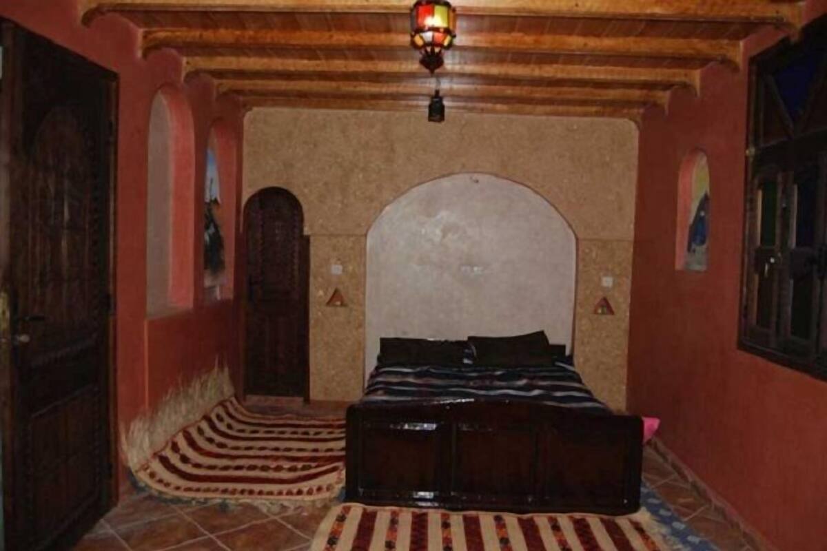 Standard-Doppelzimmer, Gemeinschaftsbad | Zustellbetten, Bettwäsche