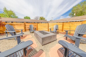 Fireplace - Minecart Motor Lodge (Montrose)