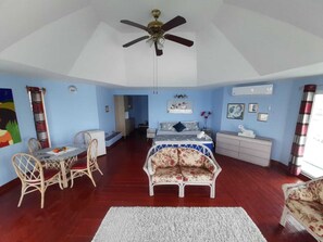 Habitación Deluxe con 1 cama doble o 2 individuales, 1 cama de matrimonio grande, no fumadores | Decoración individual, mobiliario individual, wifi gratis y ropa de cama