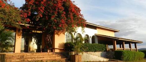 Fachada de la propiedad