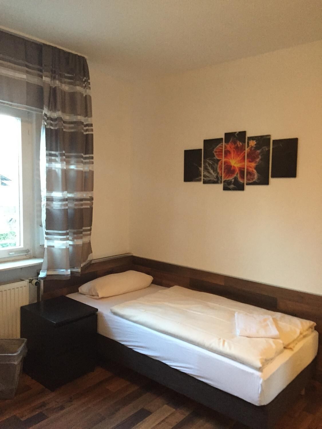 Desk, free WiFi, bed sheets