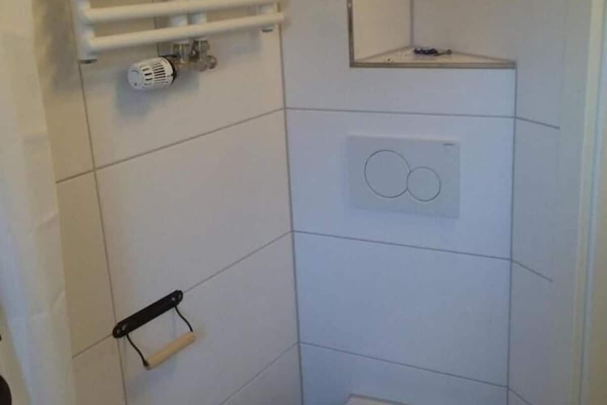 Baño | Regadera, secadora de cabello, toallas
