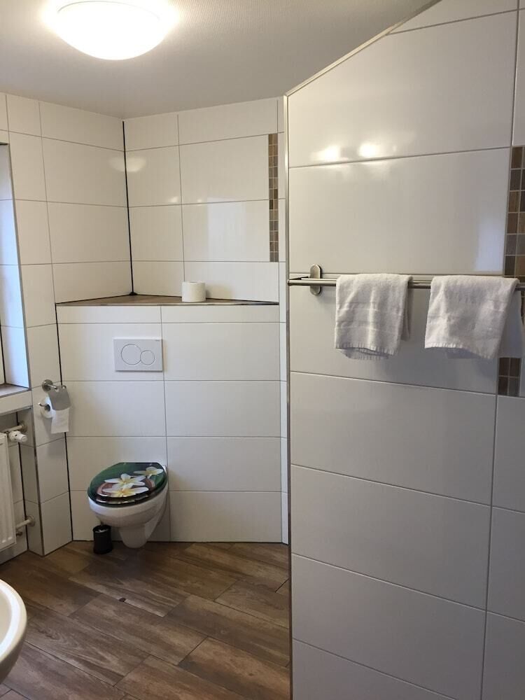 Baño | Regadera, secadora de cabello, toallas 