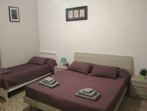 Triple Room | Desk, blackout curtains, iron/ironing board, cots/infant beds - Start-line Airport Pisa (Pisa)