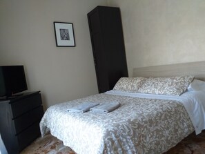 Double Room | Desk, blackout curtains, iron/ironing board, cots/infant beds - Start-line Airport Pisa (Pisa)