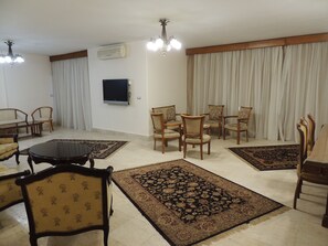 3 bedrooms, down duvets, individually decorated, individually furnished