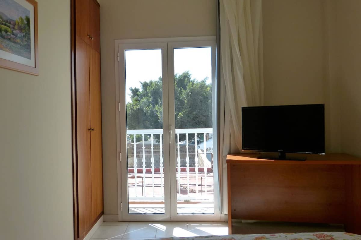 desk, blackout curtains, free cots/infant beds, free wifi